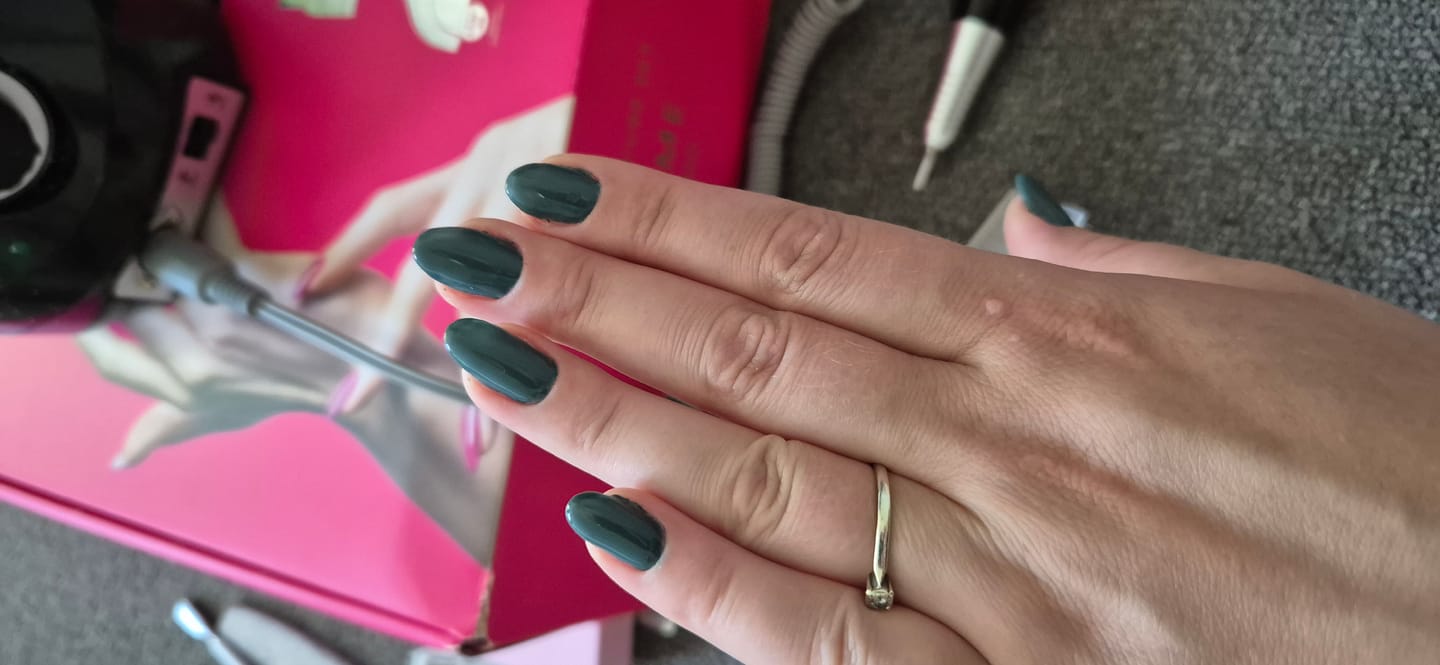 Customer photo review of Semilac UV Gel Polish Starter Set LOVE ME