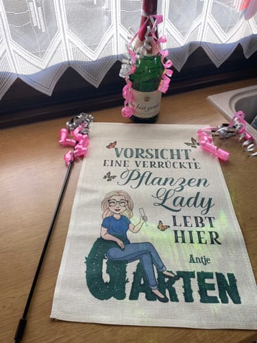 Customer photo review of Verrückte Gartenlady - Individuelle Gartenflagge
