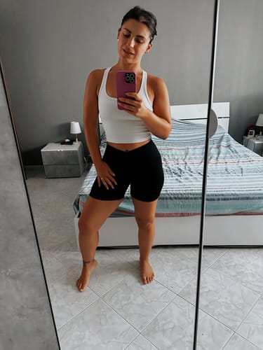 Customer photo review of SEAMLESS V-WAIST SHORTIES