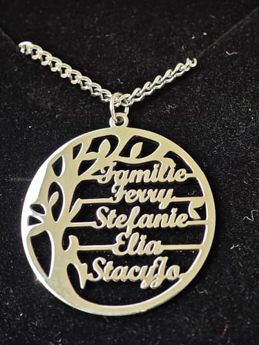 Customer photo review of Lebensbaum Kette mit personalisierten Namen