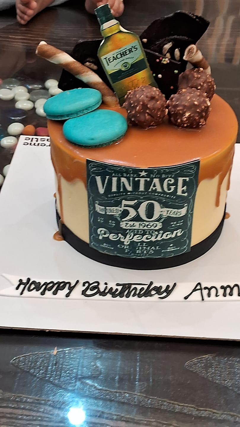 Customer photo review of Whiskey Drip Design Cake