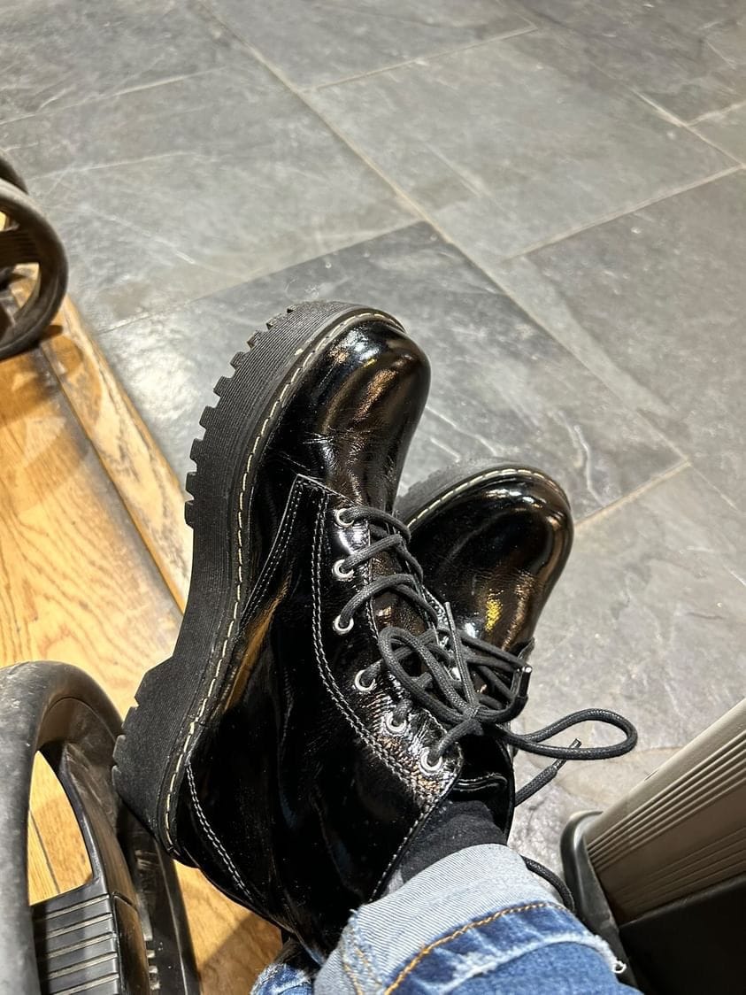 Customer photo review of Botines Lisboa Negro Correas Removibles