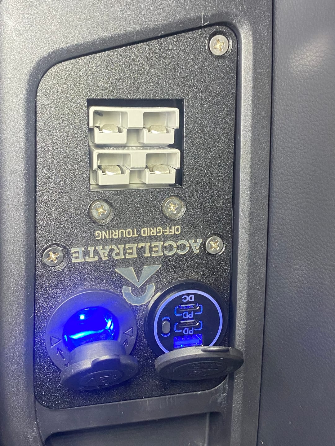 Customer photo review of Socket Bank - 300 Series LandCruiser - Rear Cup Holder