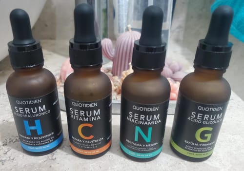 Customer photo review of NUEVO: Kit Los 4 Fantásticos (44% OFF) - Serum de Vitamina C 30ml + Serum de Niacinamida 30ml + Serum Ácido Glicólico 30ml + Serum de Ácido Hialurónico 30ml