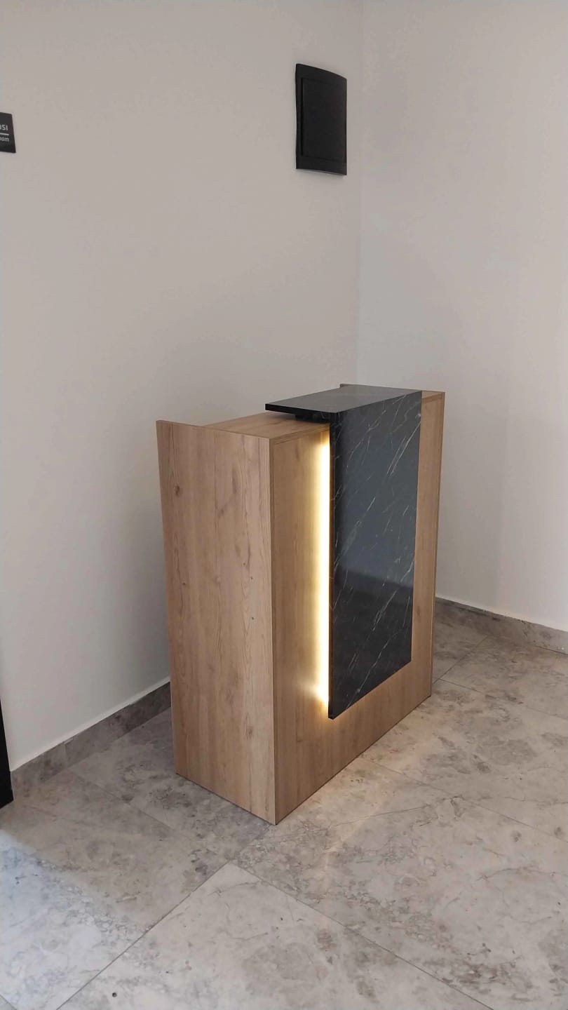 Customer photo review of Rani MA101 Karşılama Bankosu Led Işıklı Çekmeceli Banko Sepet Ceviz - Mermer Desen