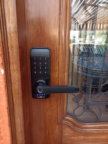Customer photo review of Cerradura Inteligente TOCK100-TL
