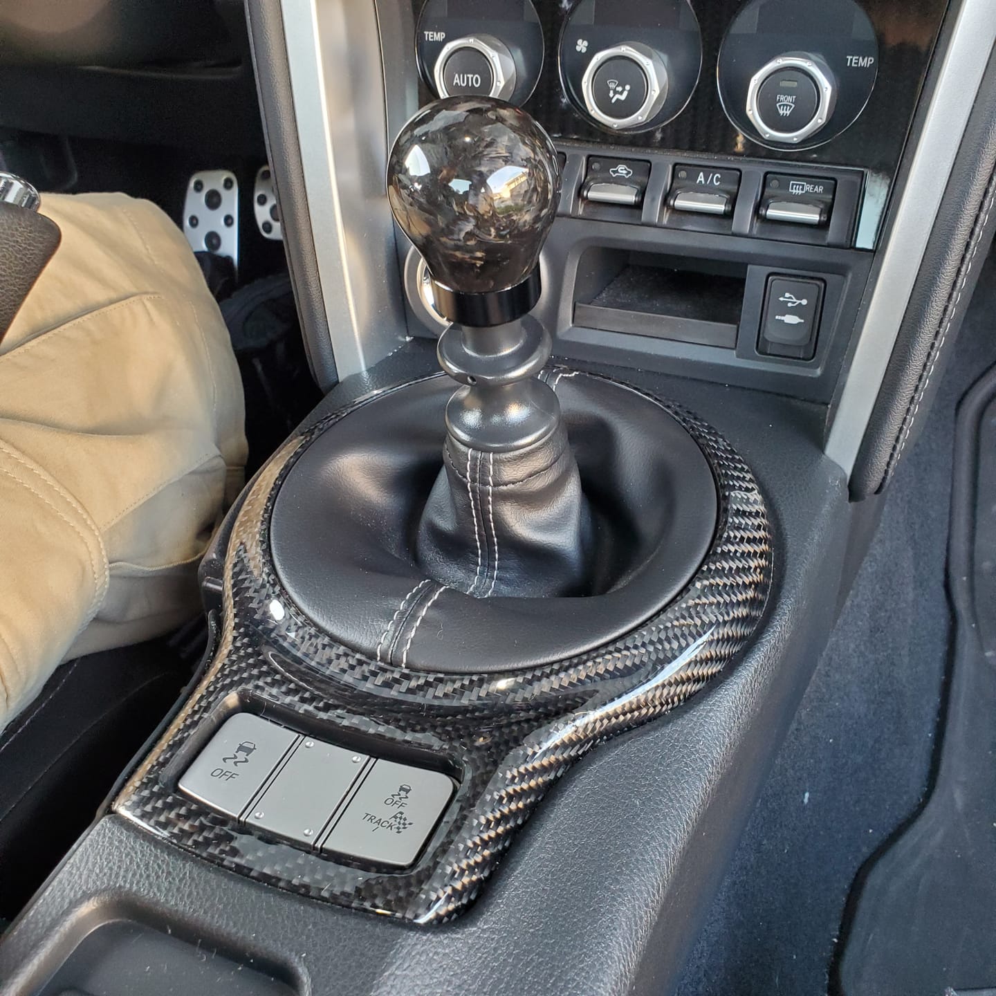 Customer photo review of Weighted Forged Carbon Fiber Shift Knob
