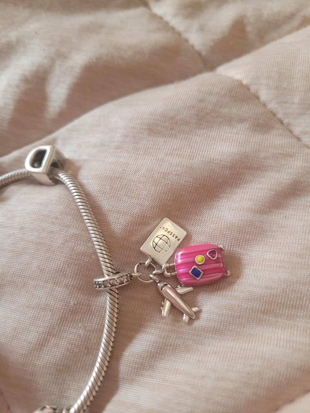 Customer photo review of Charm Viaje al Mundo
