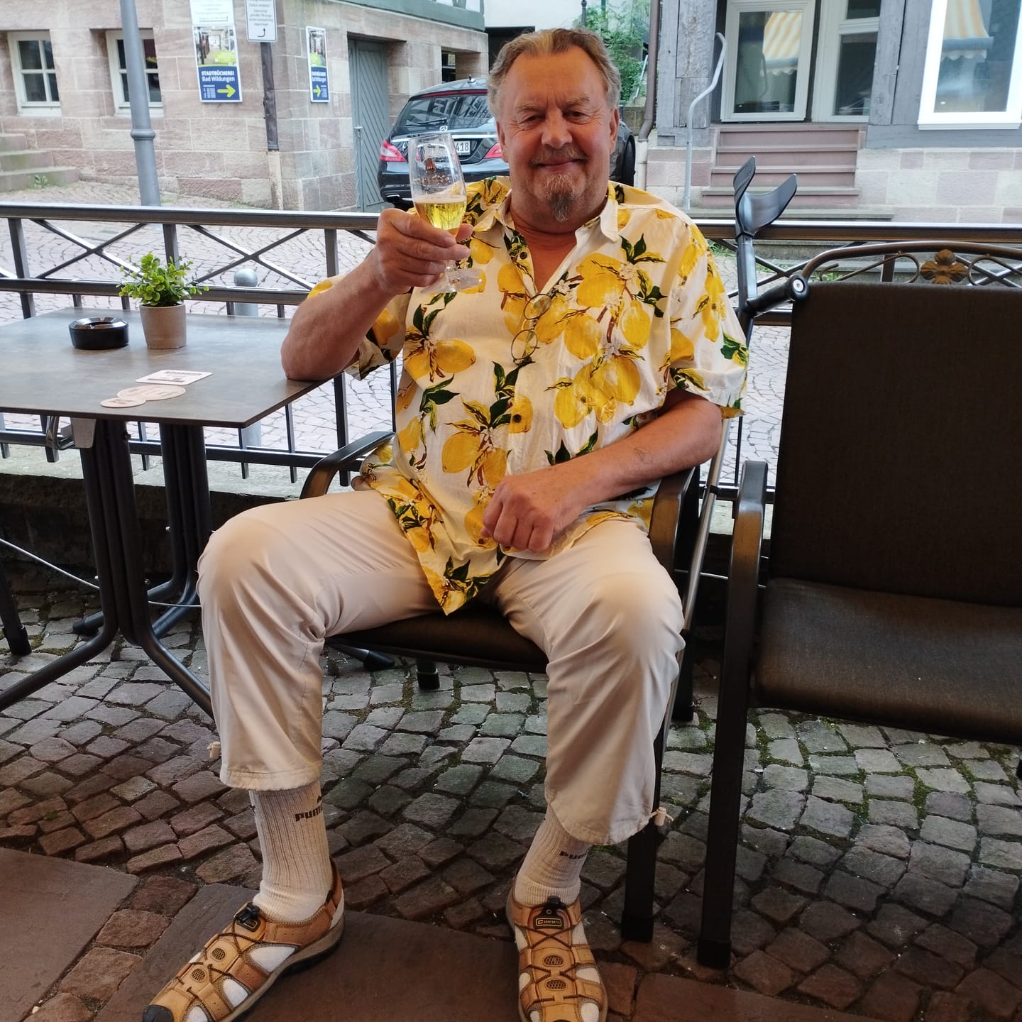 Customer photo review of Herren Hawaii Kurzarmhemd mit gelbem Zitronenmuster