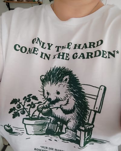 Customer photo review of ONLY THE HARD COME IN THE GARDEN | Basic T-Shirt | Mit Bedeutung