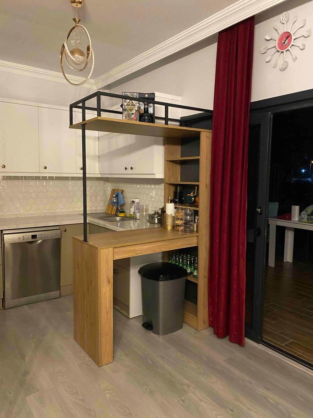 Customer photo review of Rani JA117 Bar Masası Raflı Mutfak Yemek Masası Sepet Ceviz