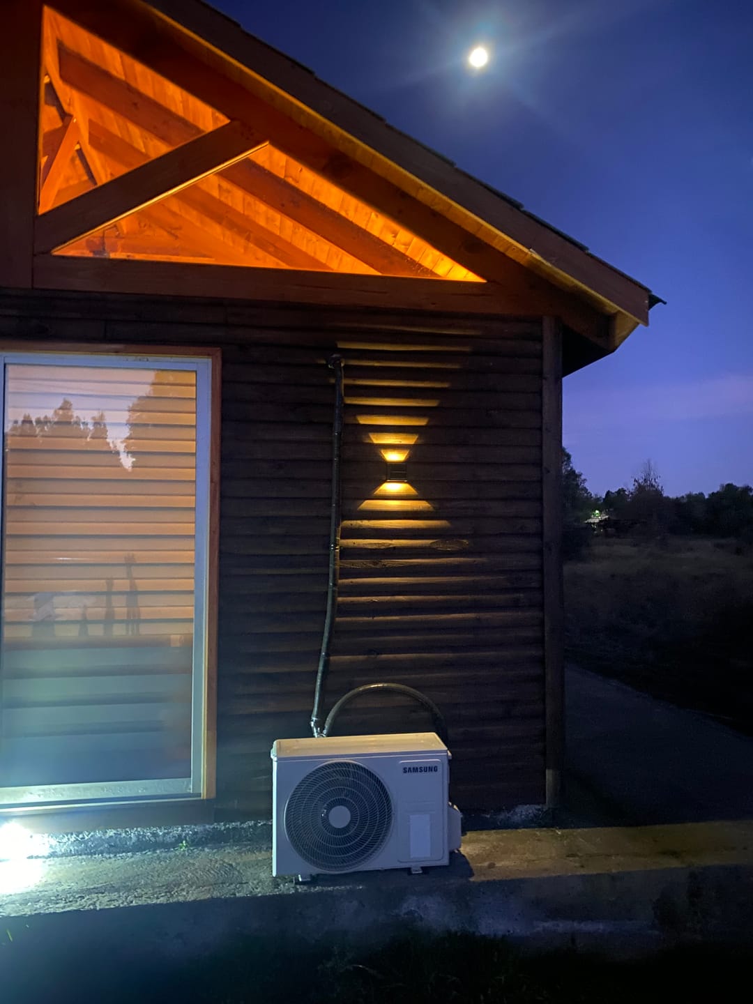 Customer photo review of Apliqué Cuadrado Solar - Ajustable IP65 Luz Cálida/Fría