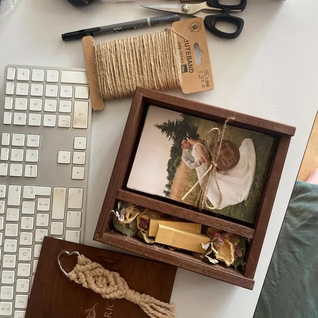 Customer photo review of 4 x 6 sliding lid photo box + compartment
