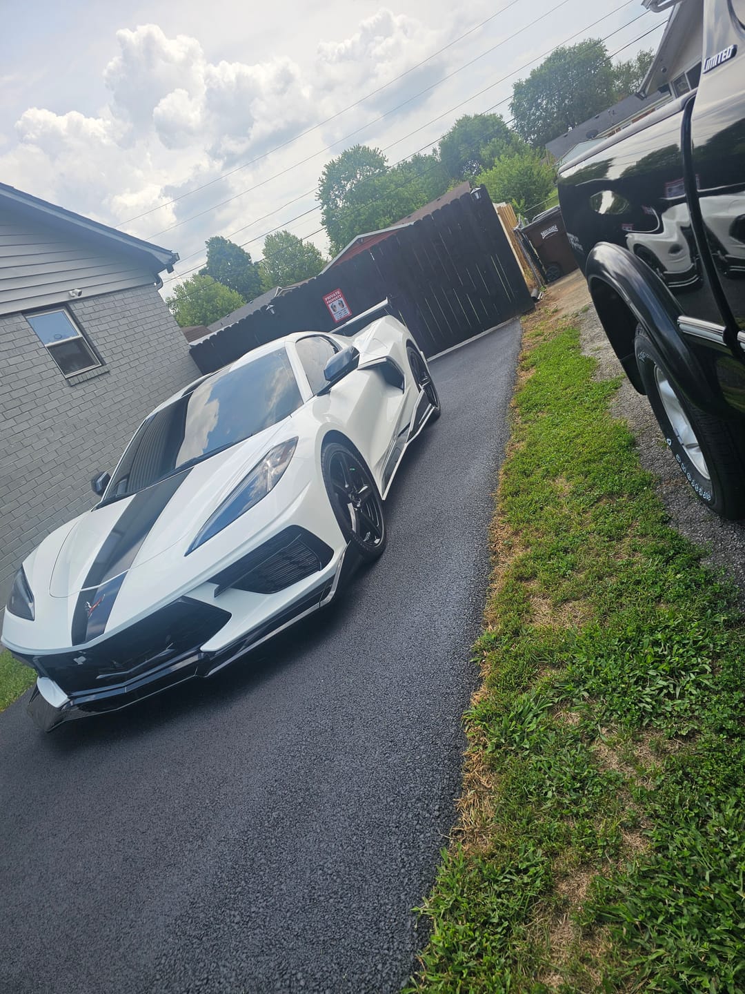 Customer photo review of Chevrolet Corvette C8 3VM Side Skirts Rocker Panels