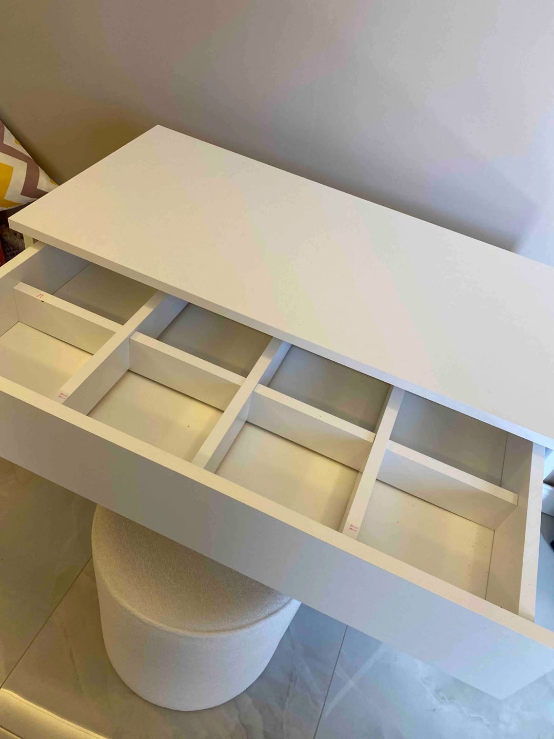 Customer photo review of Rani BJ104 Makyaj Tuvalet Masası Tek Çekmeceli Takı Düzenleyici Beyaz