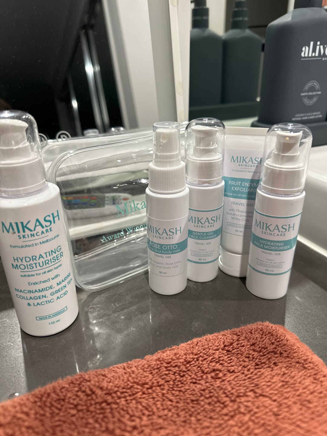 Customer photo review of Mikash trial size skincare set