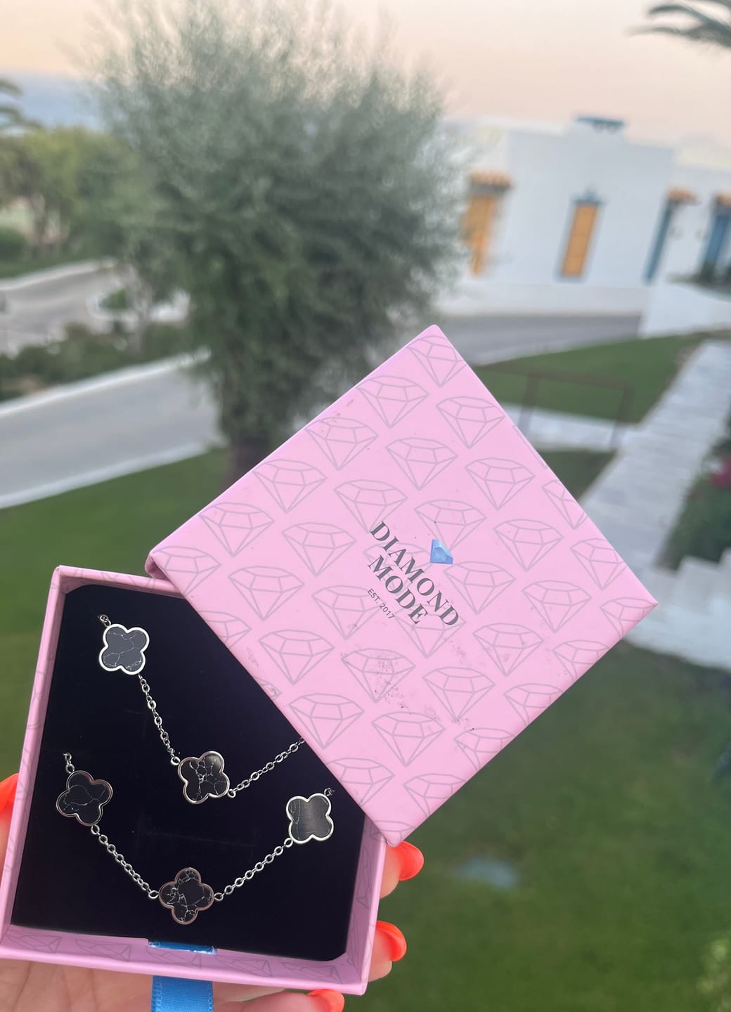 Customer photo review of Clover Marmor Armband | 18K vergoldet