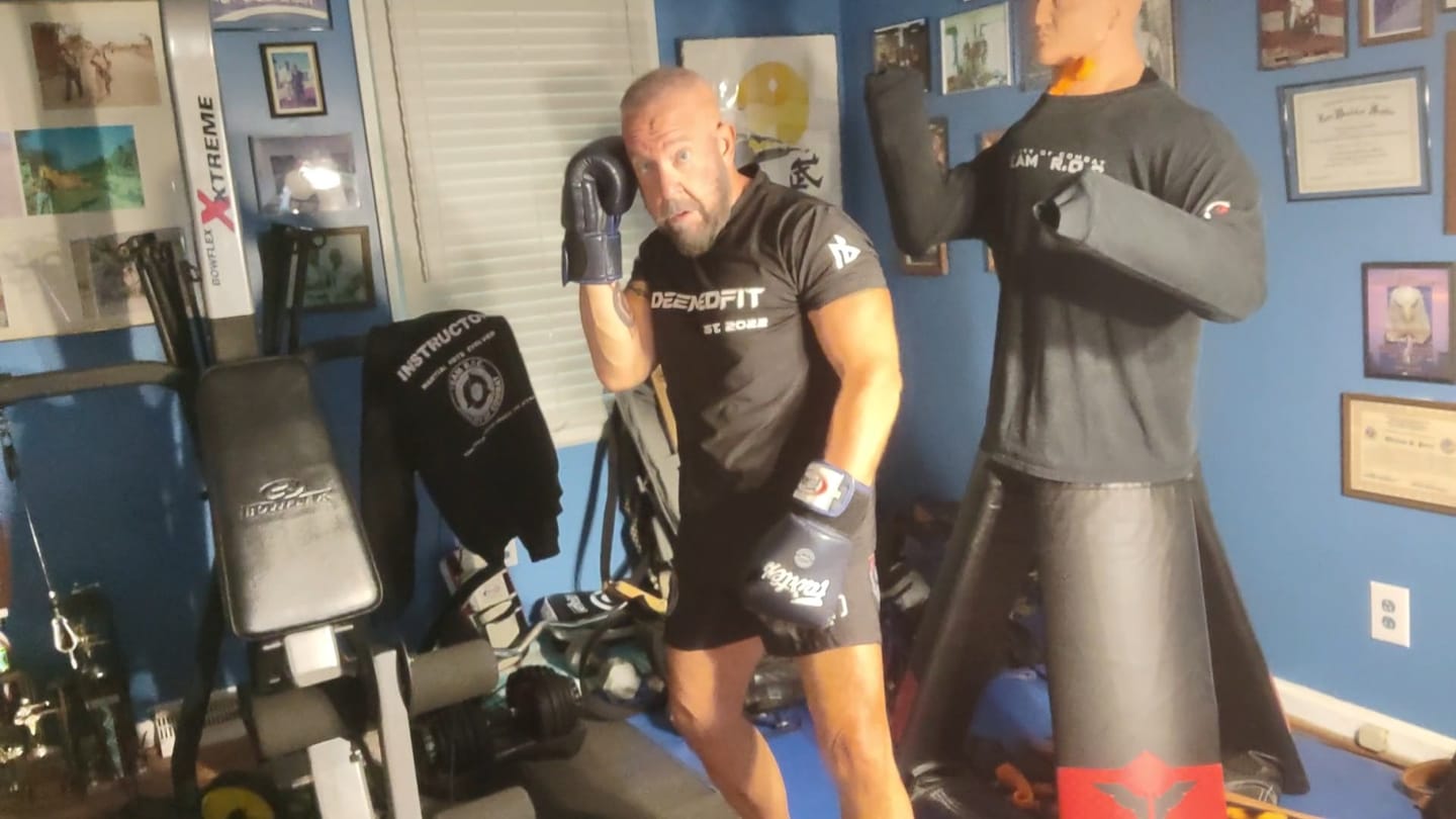 Customer photo review of Men's Gym Tee "Compellence"