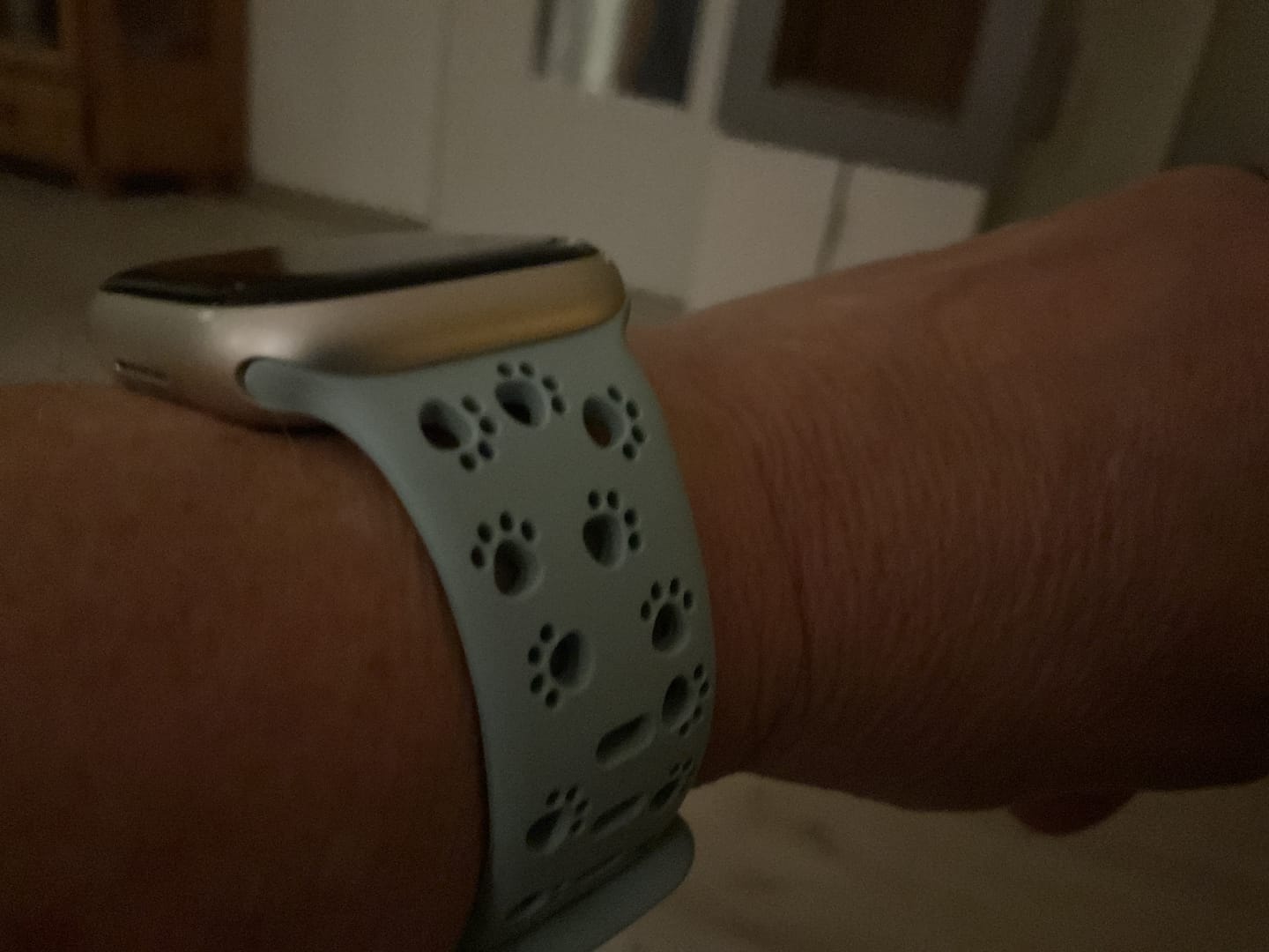 Customer photo review of Apple Watch Silikonband "Pfoten"