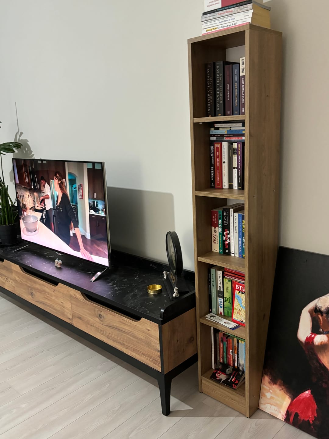 Customer photo review of Rani HC114 Kitaplık 5 Raflı Çalışma Odası Kütüphane Modern Duvar Rafı Sepet Ceviz