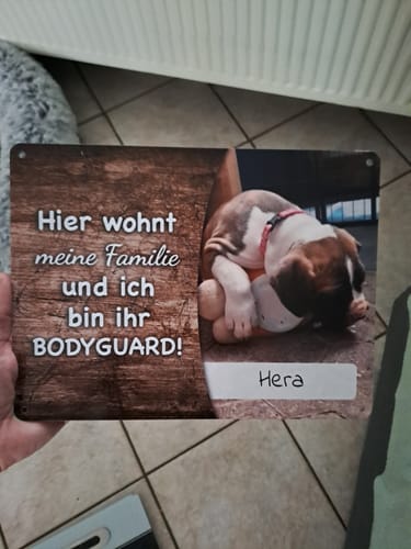 Customer photo review of Hunde-Türschild personalisiert mit Foto & Text (UV- und wetterfest)