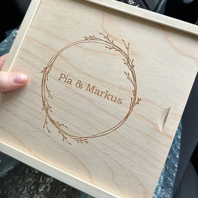 Customer photo review of 4 x 6 sliding lid photo box + compartment