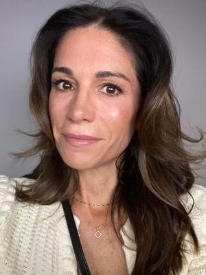 Customer photo review of LuminaLux Rejuvenate - 4 Color LED Mask