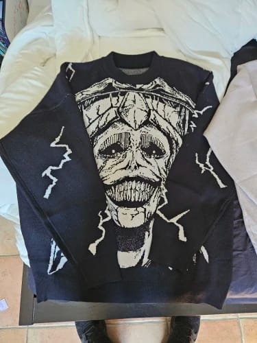 Customer photo review of Solo Leveling Statue of God Loose Knit Sweater