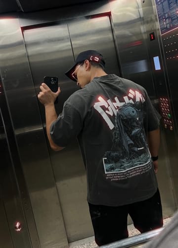 Customer photo review of washed t-shirt (about dreams)