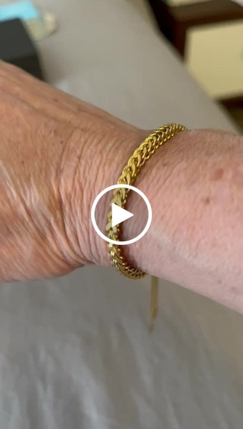 Customer video review of Pulseira Trama Ajustável Banhado em Ouro 18k