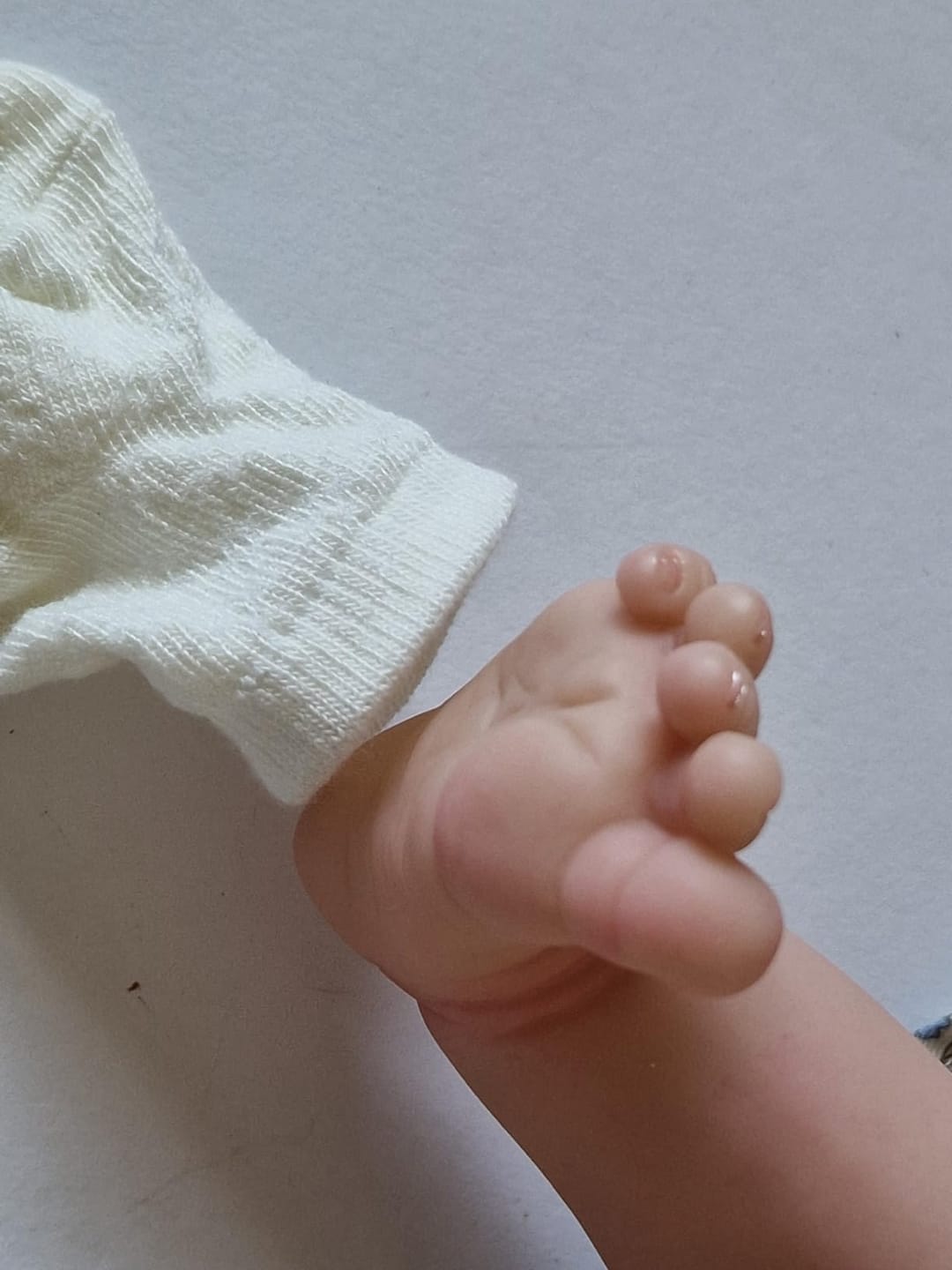 Customer photo review of Evelyn -  Lifelike Sleeping Reborn Baby Doll (18")
