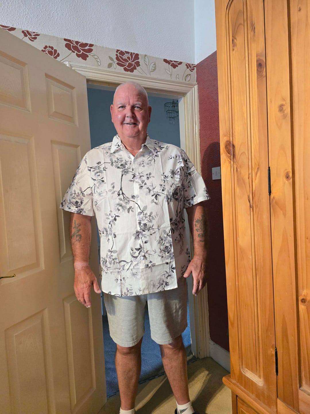 Customer photo review of Men's Floral White Beach Hawaiian Shirt