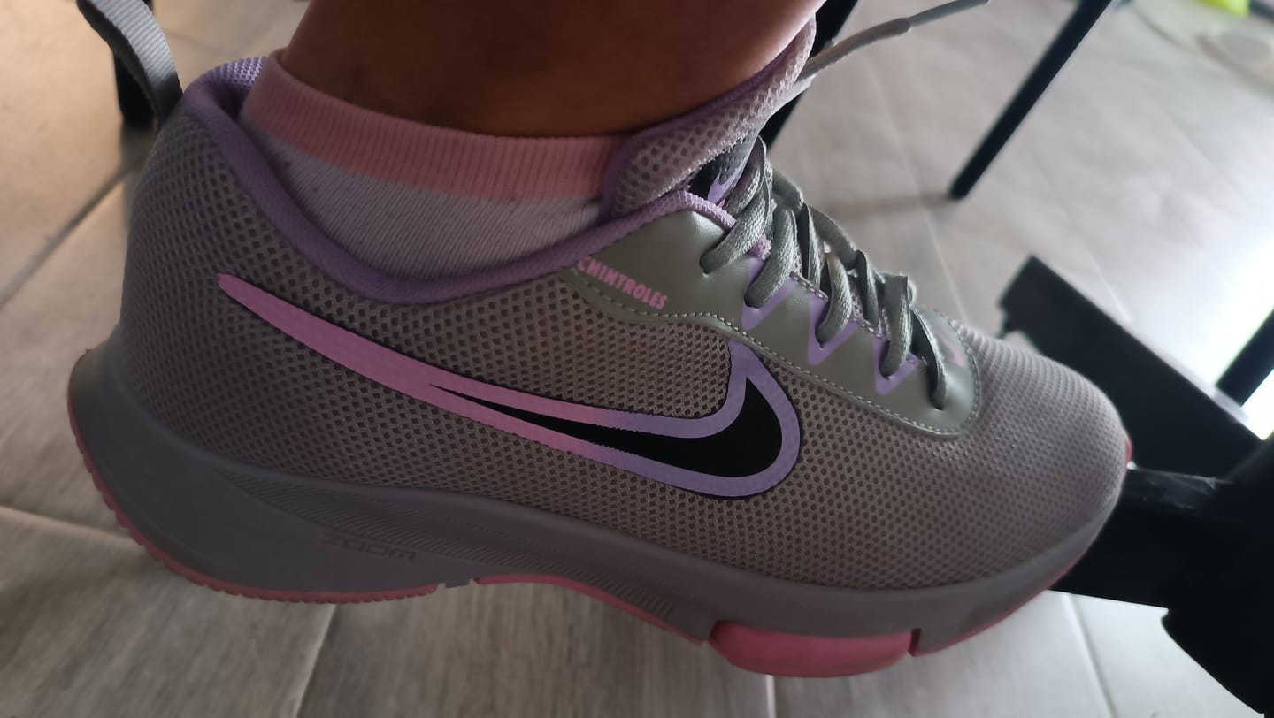 Customer photo review of Tenis 025 Plata Lila Rosa