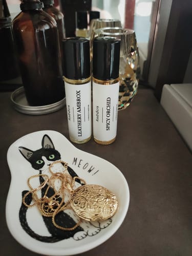 Customer photo review of LEATHERY AMBROX PERFUME OIL