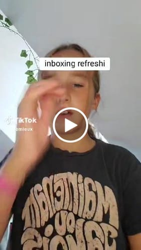 Customer video review of Strawberry Long Lasting Makeup Setting Spray