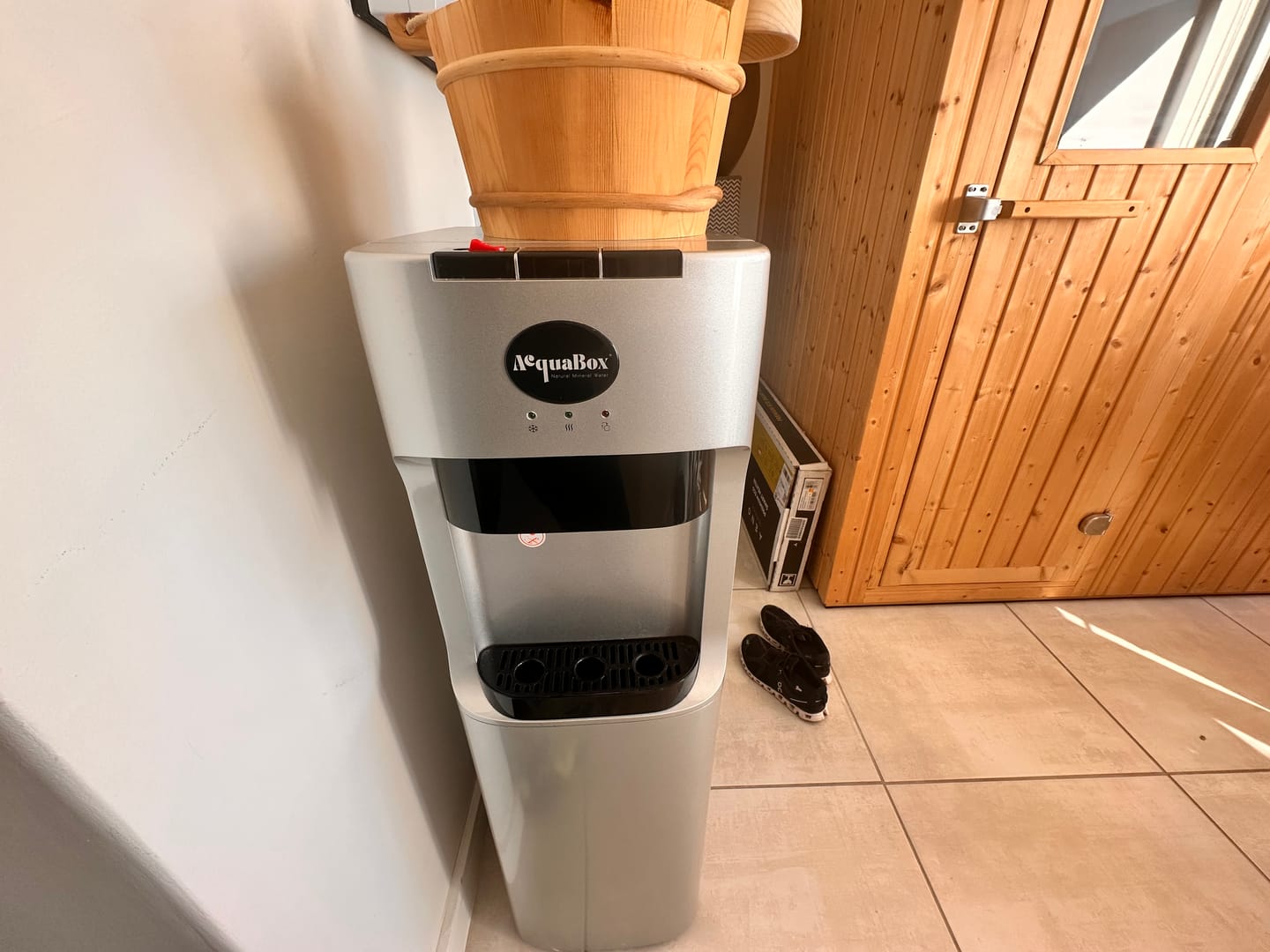 Customer photo review of AcquaBox ®️ 20L Mineral Water AcquaCooler Refill