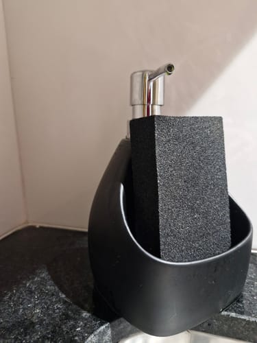 Customer photo review of Dispenser Con Porta Esponja Brescia Negro Azabache