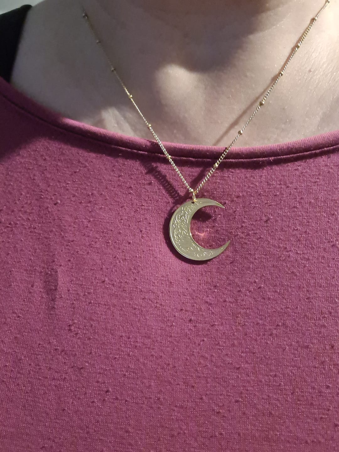 Customer photo review of "Gewiss, mit der Erschwernis, kommt die Erleichterung" Mond Halskette