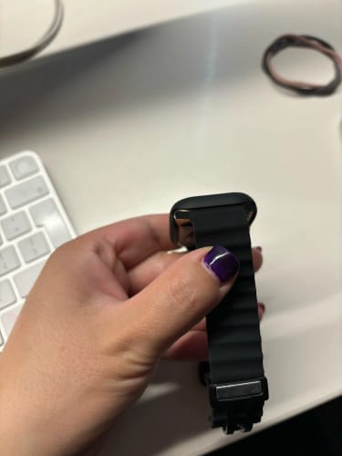 Customer photo review of SiliconSync Magnetic Apple Watch Band