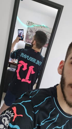 Customer photo review of Kevin De Bruyne Manchester City Football Jerssey.