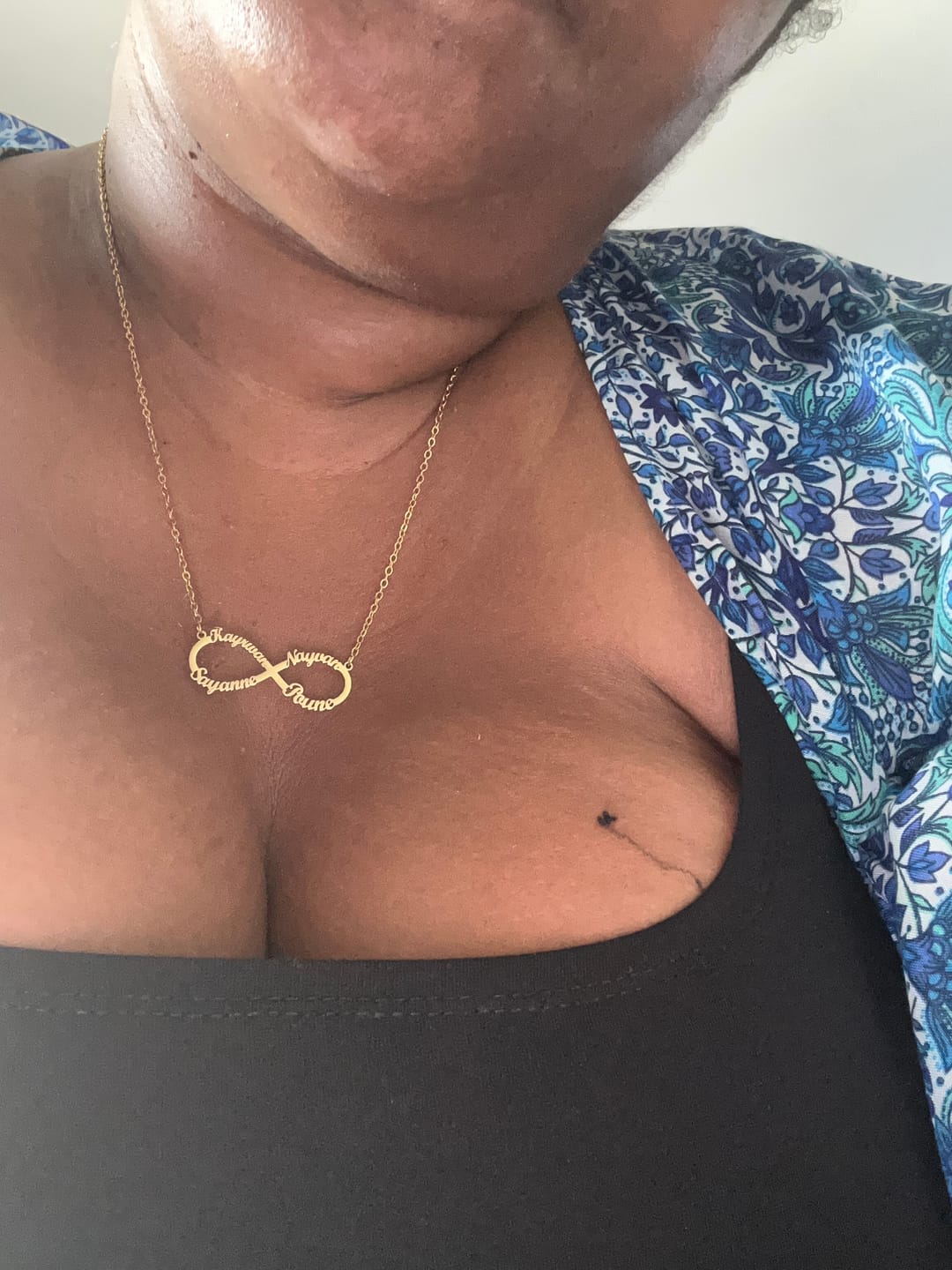 Customer photo review of Collier Infini Personnalisable 4 Prénoms