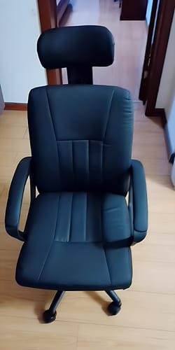 Customer photo review of Comfortable Office Chair  with Swivel and Lift Function