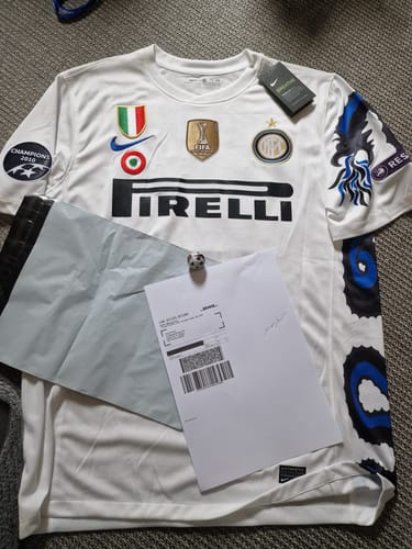 Customer photo review of Inter 2010 2011 Wesley Sneijder White Retro Jersey Maillot Trikot Maglia