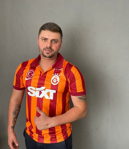 Customer photo review of Galatasaray - Turkiye Cumhuriyeti 100.Yil Ozel Seri Futbol Formasi