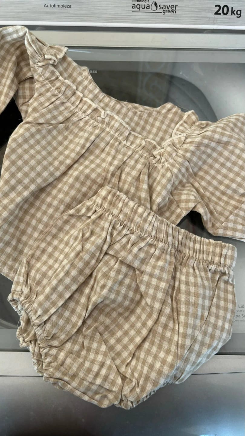 Customer photo review of Plaid Balloon Sleeve Linen Bloomer Set