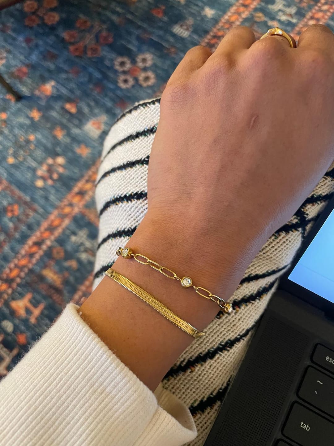 Customer photo review of Sarya Snake Chain Gold Bracelet
