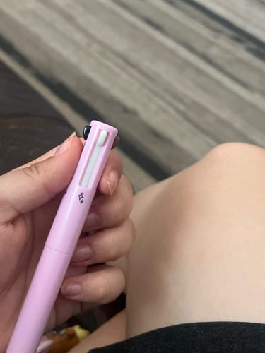 Customer photo review of Crayon de Maquillage 4-en-1 : Tout ce dont vous avez besoin, en un seul outil !