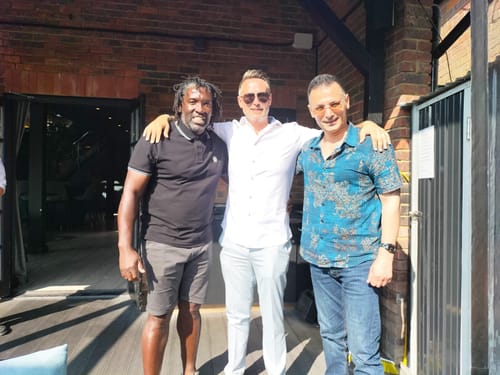 Customer photo review of Chemise boutonnée d'été à manches courtes vintage en coton bleu pour hommes