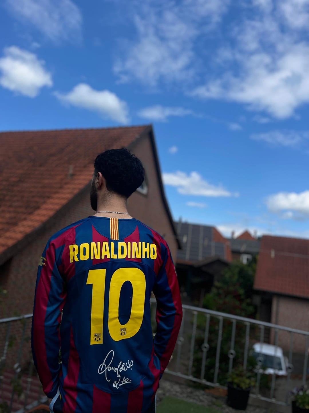 Customer photo review of Ronaldinho Gaucho Barcelona 2006 Final Retro Long Sleeve Football Jersey
