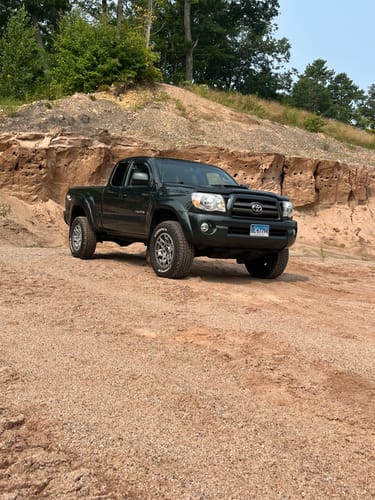 Customer photo review of 3" Front and 2" Rear Leveling lift kit for 2005-2023 Toyota Tacoma 4WD